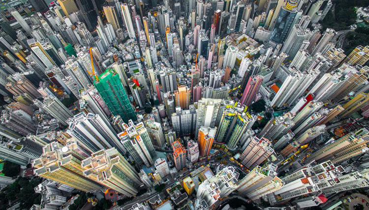 Dronefoto's laten dichtbevolkt Hong Kong zien