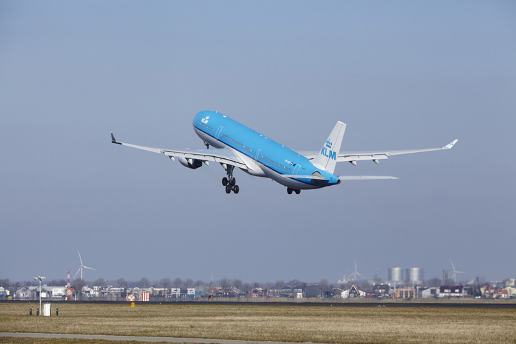 Baan Schiphol tijdelijk dicht na melding van drone