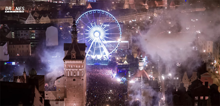 Dronebeelden vuurwerk tijdens jaarwisseling in Polen 2017